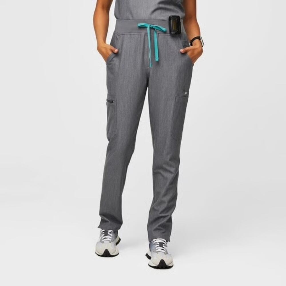 Figs Women's Yola Slim Scrub Trousers in Graphite Gray Size X-Small Petite NWOT